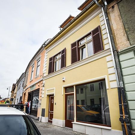 Yellowboot Aparthotel Sibiu Bagian luar foto