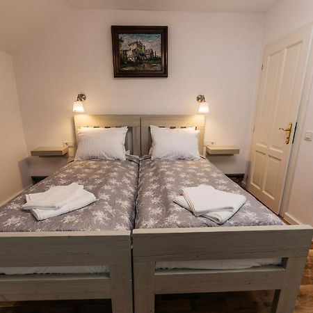 Yellowboot Aparthotel Sibiu Bagian luar foto