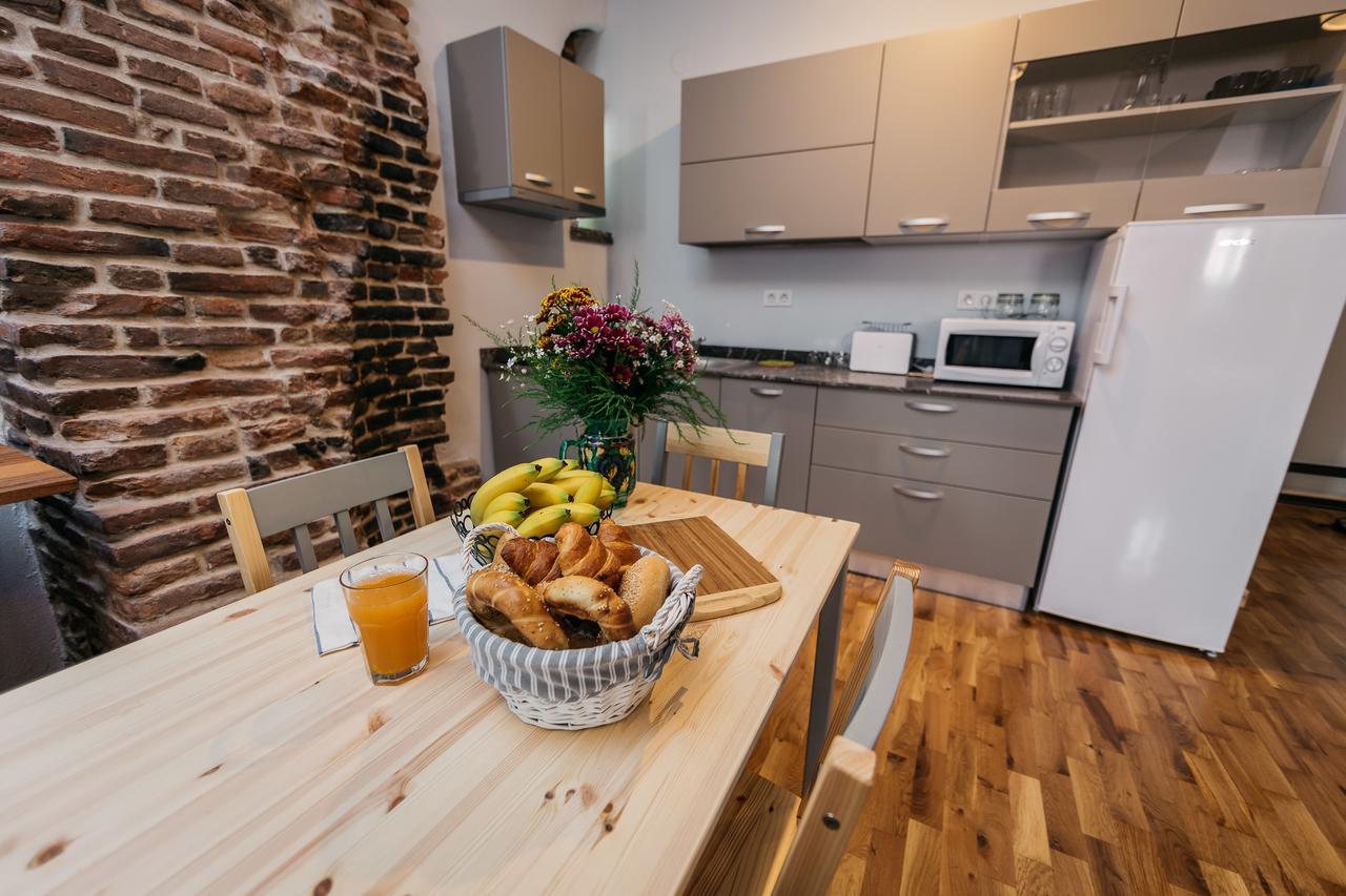 Yellowboot Aparthotel Sibiu Bagian luar foto