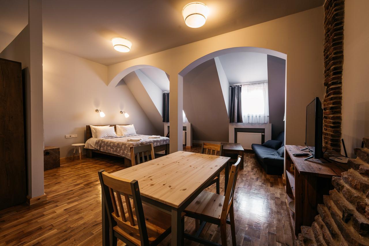 Yellowboot Aparthotel Sibiu Bagian luar foto