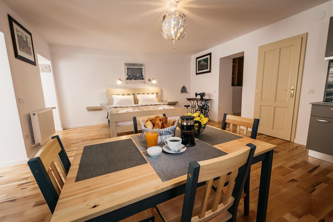 Yellowboot Aparthotel Sibiu Bagian luar foto