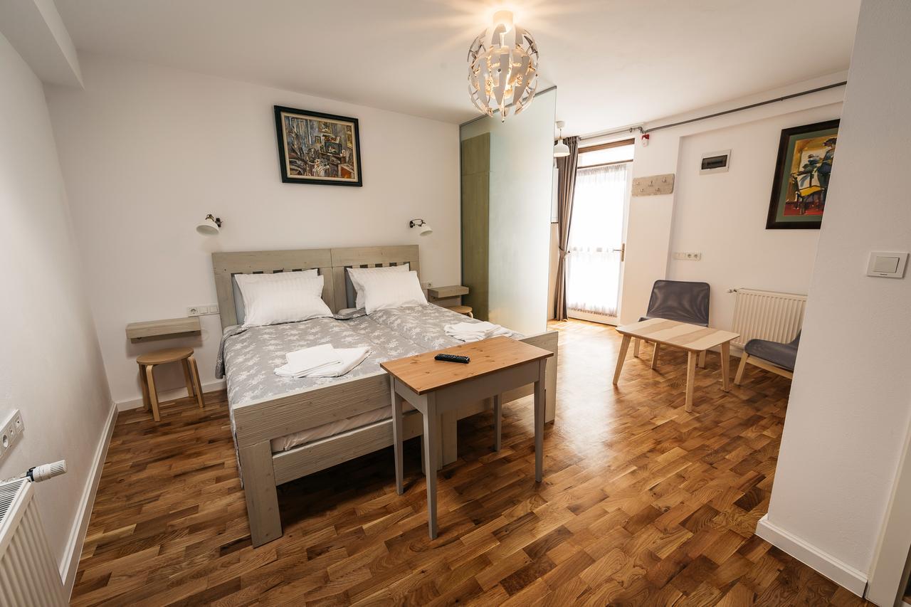 Yellowboot Aparthotel Sibiu Bagian luar foto