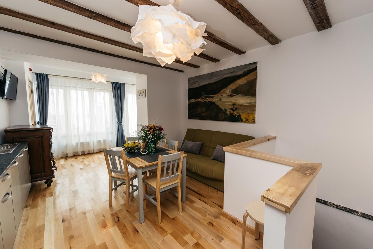 Yellowboot Aparthotel Sibiu Bagian luar foto