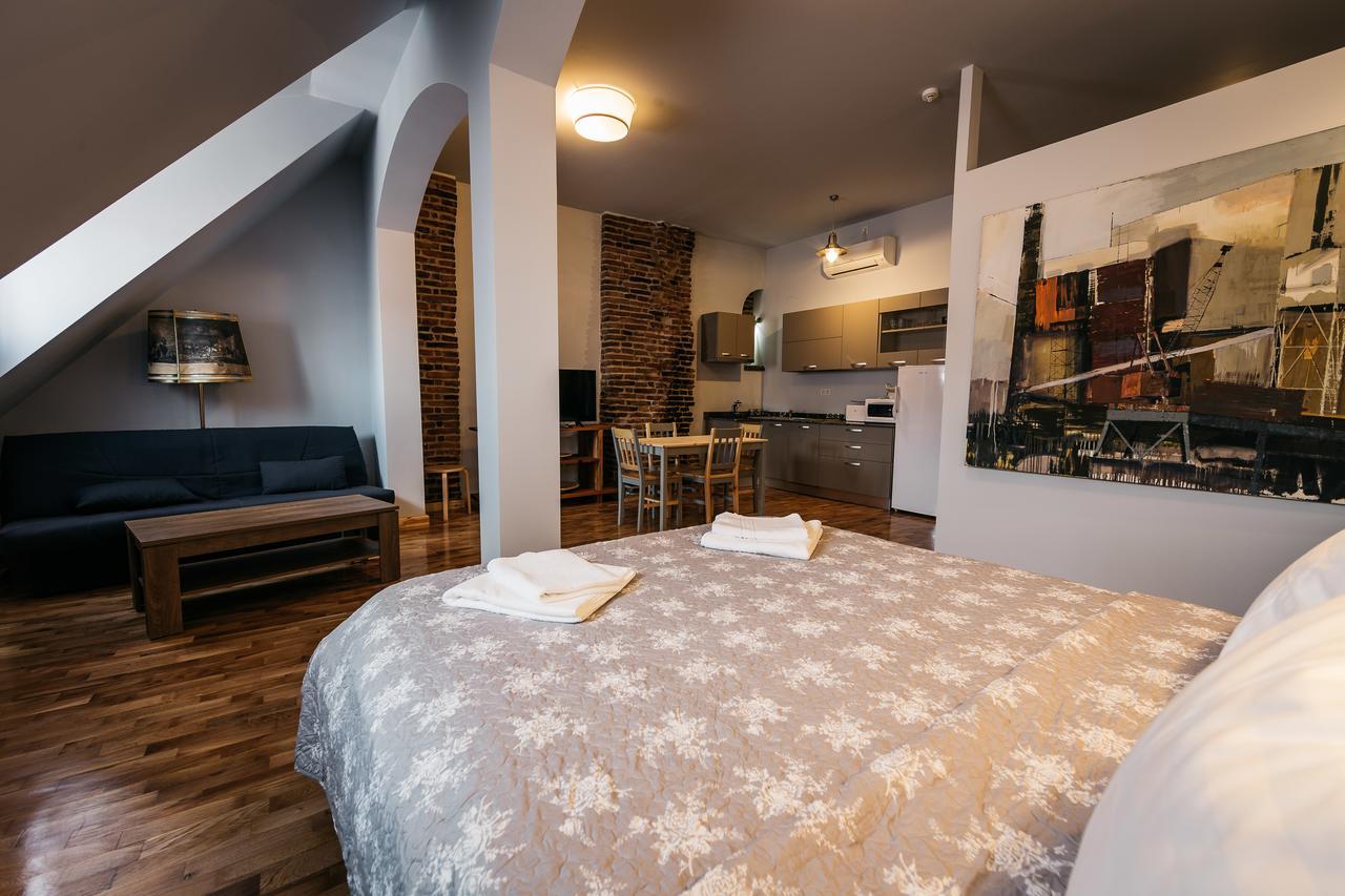 Yellowboot Aparthotel Sibiu Bagian luar foto