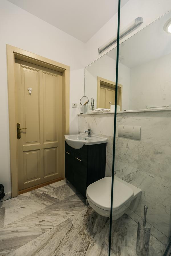Yellowboot Aparthotel Sibiu Bagian luar foto