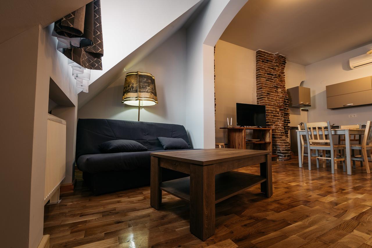 Yellowboot Aparthotel Sibiu Bagian luar foto