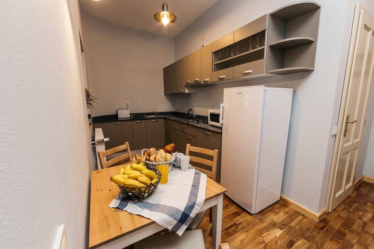 Yellowboot Aparthotel Sibiu Bagian luar foto