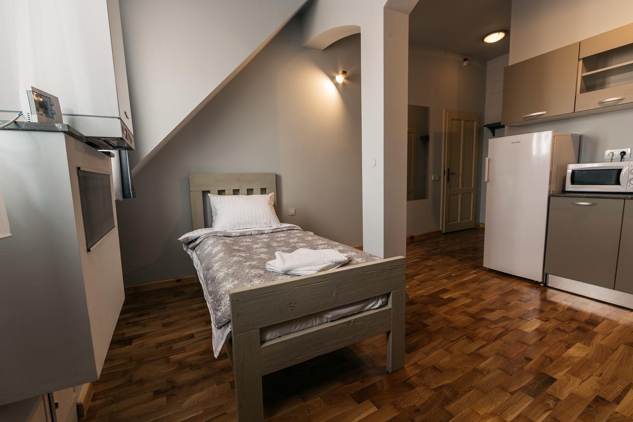 Yellowboot Aparthotel Sibiu Bagian luar foto