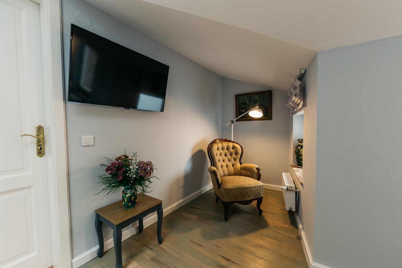 Yellowboot Aparthotel Sibiu Bagian luar foto