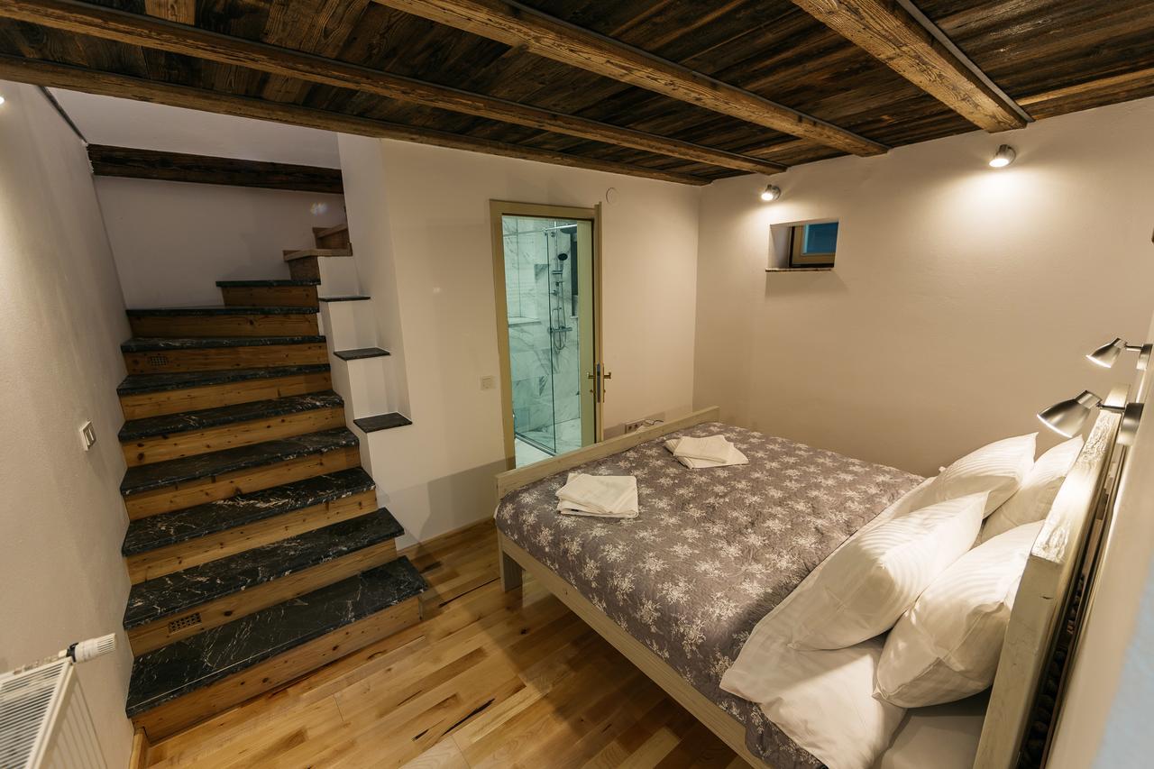 Yellowboot Aparthotel Sibiu Bagian luar foto