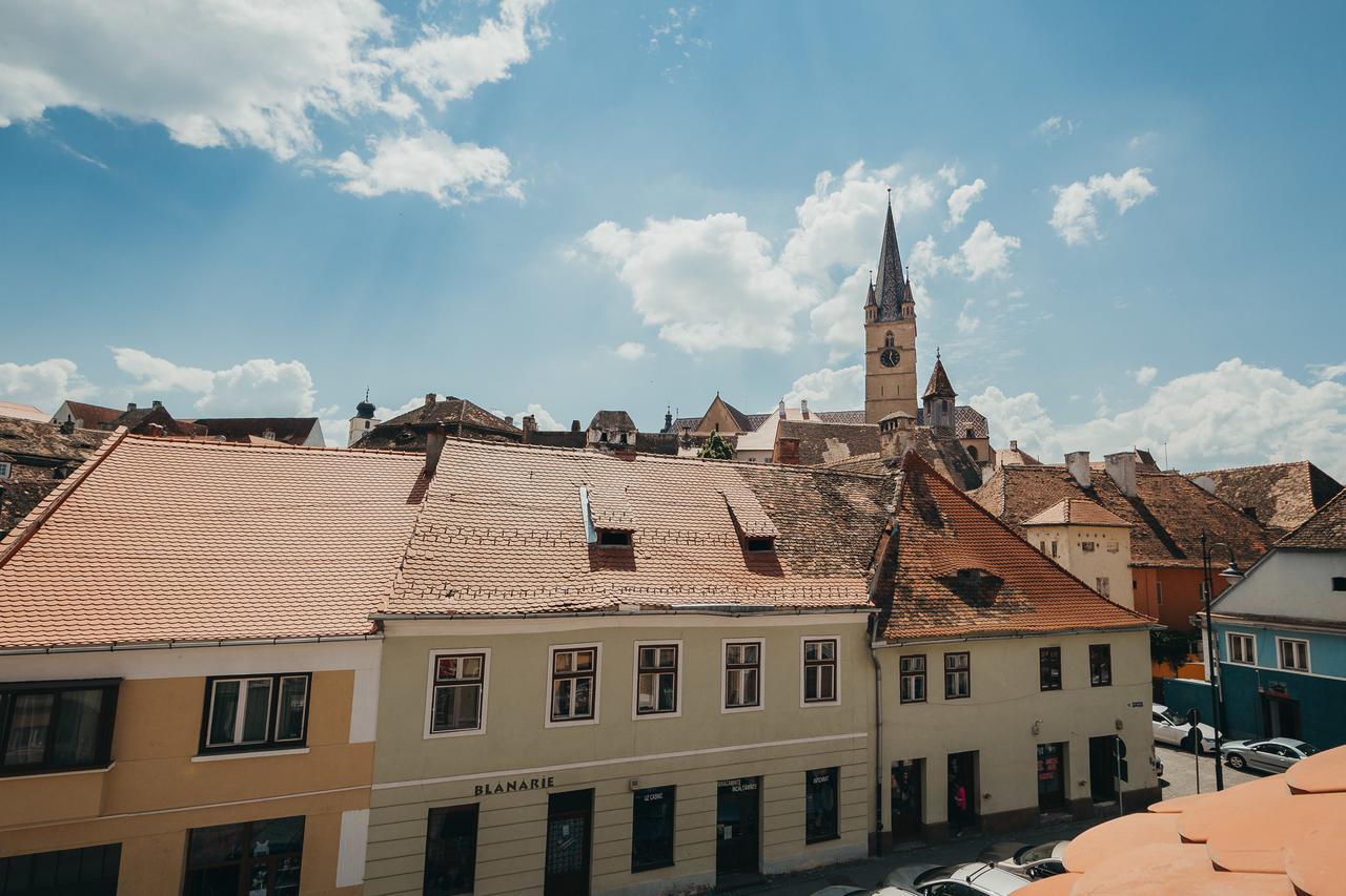 Yellowboot Aparthotel Sibiu Bagian luar foto