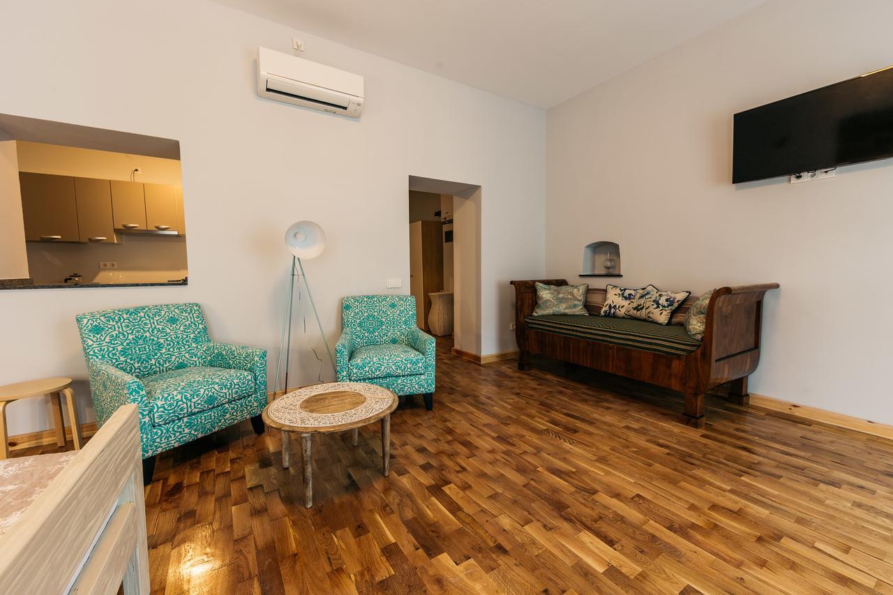 Yellowboot Aparthotel Sibiu Bagian luar foto