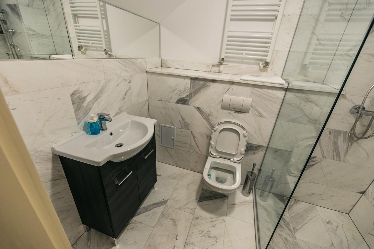 Yellowboot Aparthotel Sibiu Bagian luar foto