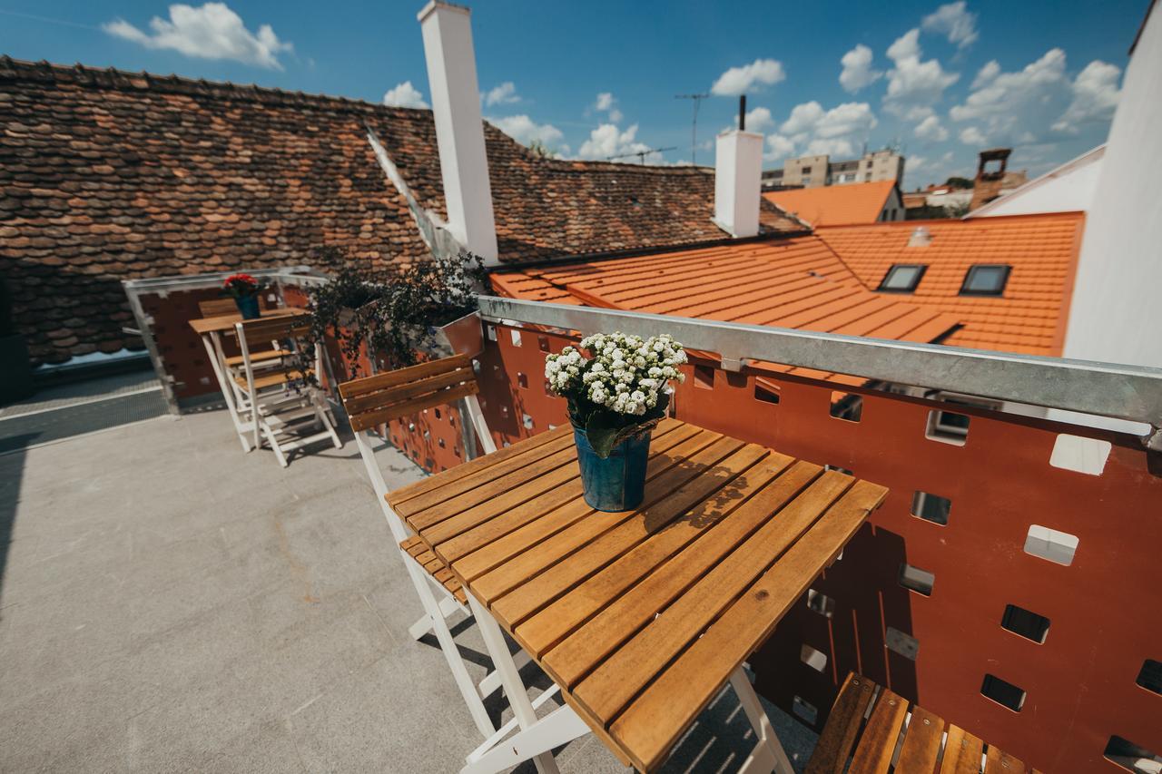 Yellowboot Aparthotel Sibiu Bagian luar foto