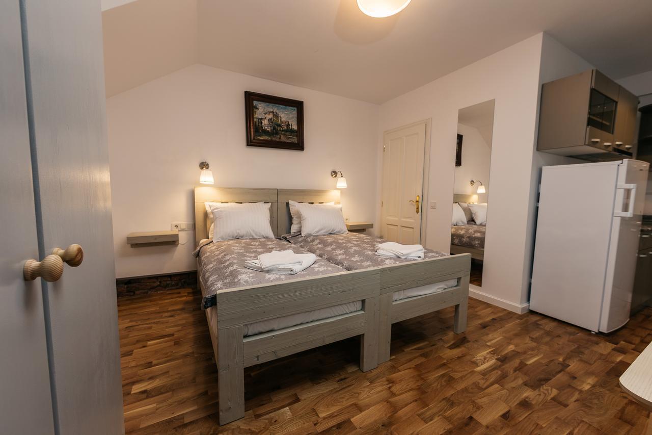 Yellowboot Aparthotel Sibiu Bagian luar foto