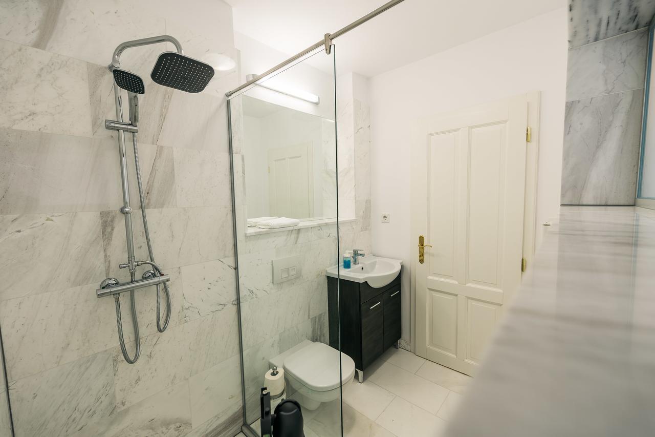 Yellowboot Aparthotel Sibiu Bagian luar foto