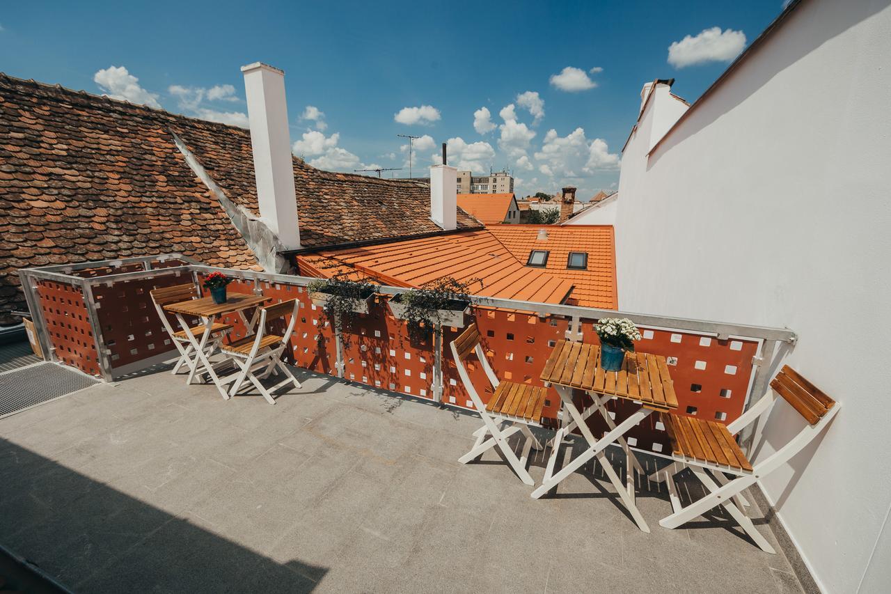 Yellowboot Aparthotel Sibiu Bagian luar foto