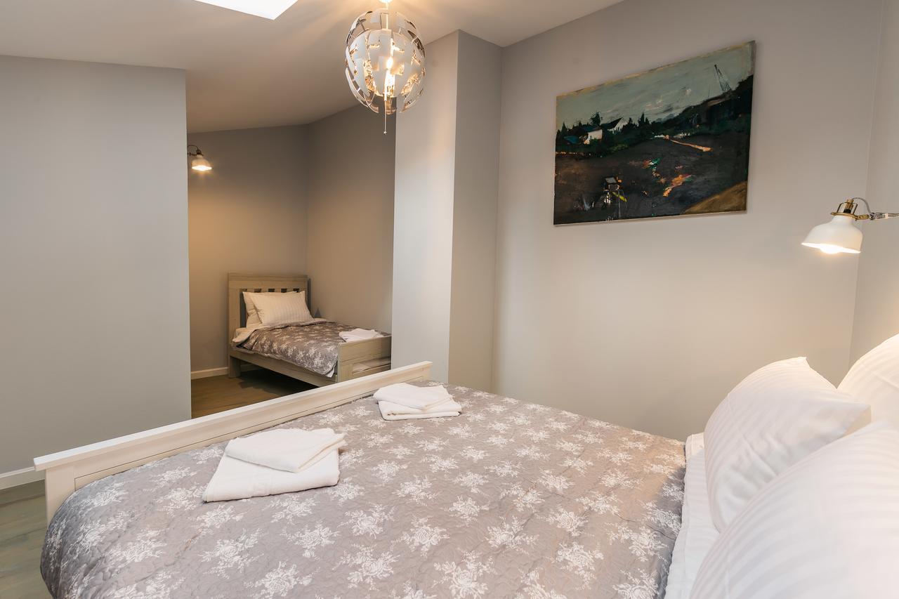 Yellowboot Aparthotel Sibiu Bagian luar foto