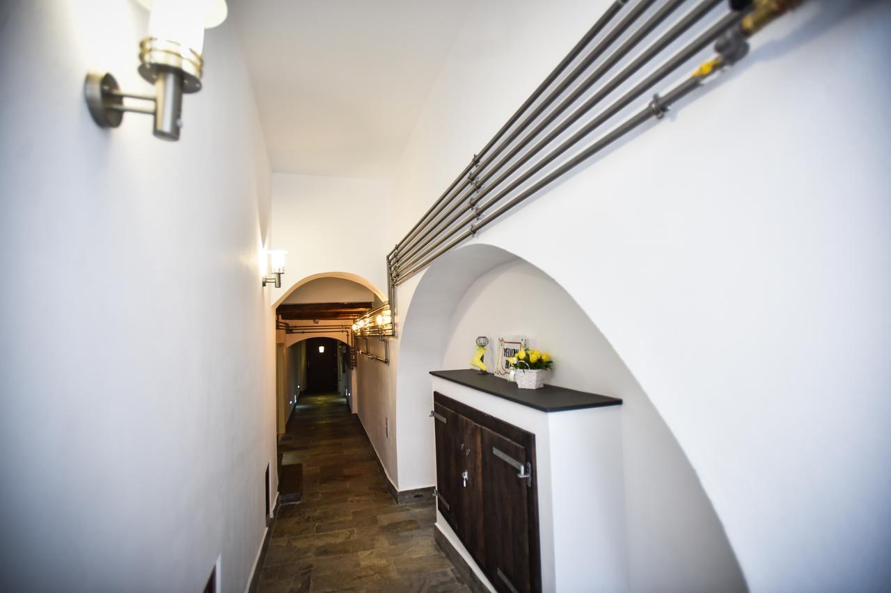 Yellowboot Aparthotel Sibiu Bagian luar foto