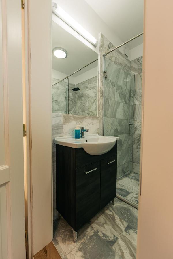 Yellowboot Aparthotel Sibiu Bagian luar foto