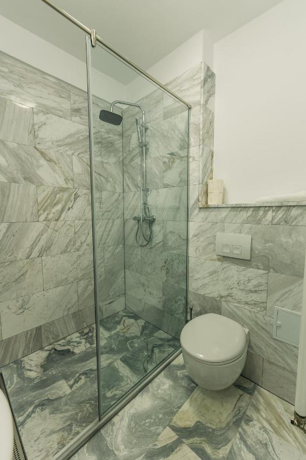 Yellowboot Aparthotel Sibiu Bagian luar foto